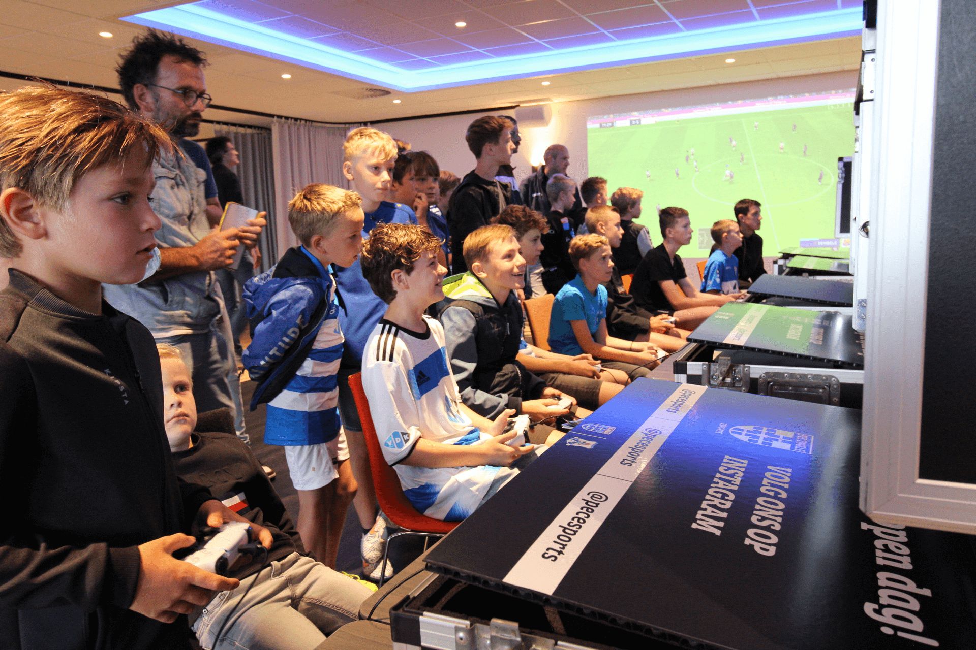 FIFA toernooi tijdens de open dag van PEC Zwolle fifa toernooi standaard