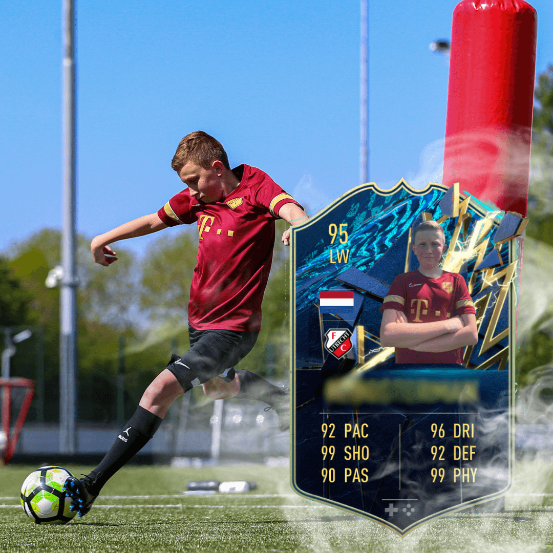 Jongen schiet tijdens skillgame standaard event van WePlay United met FUT-kaart.