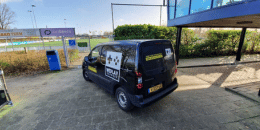 Zwarte bus WePlay United voor het organiseren van een event