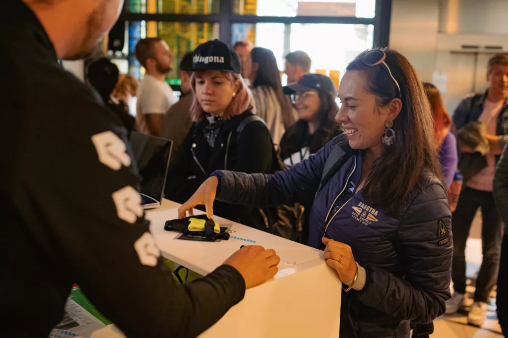 Azerion bedrijfsevent inschrijven vrouwelijke deelnemer
