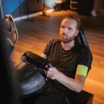 Azerion bedrijfsevent man aan het racen op F1 formule 1 race simulator 1