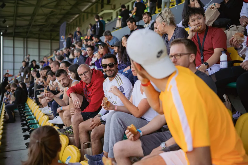 Azerion bedrijfsevent overzichtsfoto tribune