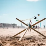 Een van de teambuilding ideeën is Expeditie Robinson katapult schieten