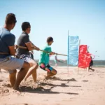 Een van de teambuilding ideeën is Expeditie Robinson liaan trekken