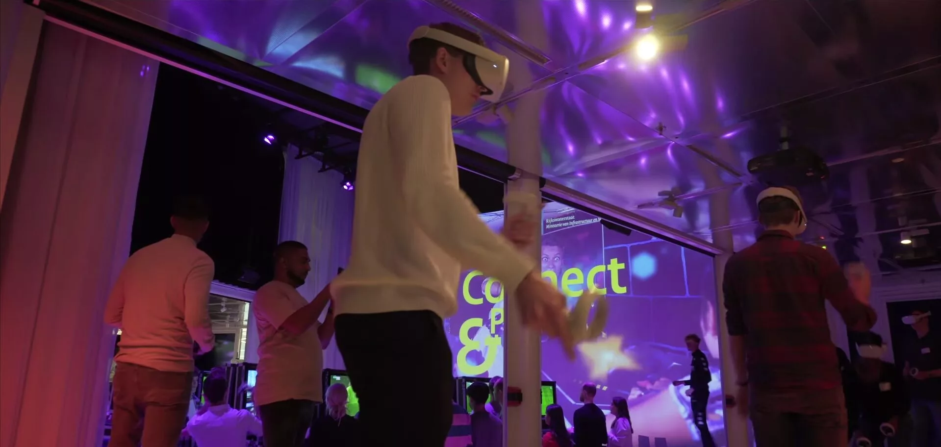 Virtual Reality bij Rijkswaterstaat als een van de teambuilding spellen vr workshop