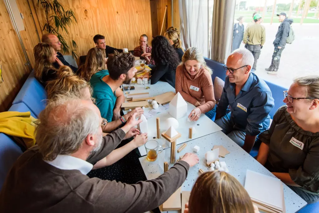 Teambuilding activiteiten in Friesland. Workshop over het vergroten je werkgeluk.